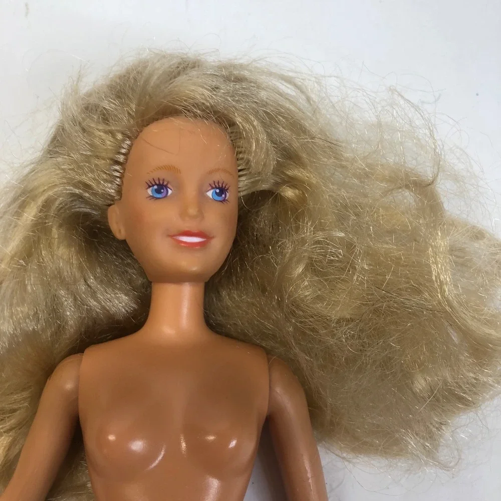 Vintage 1987 Hasbro Barbie Doll Blonde Hair‎ Blue Eyes Collectible Toy
